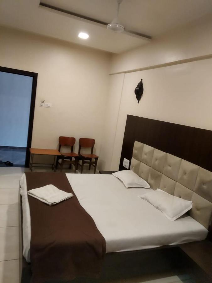 Hotel Kiran Miraj Bagian luar foto